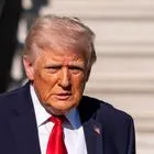 Ο Πρόεδρος Ντόναλντ Τραμπ μιλάει με δημοσιογράφους πριν αναχωρήσει με το Marine One από το South Lawn του Λευκού Οίκου, Σάββατο 11 Απριλίου 2026