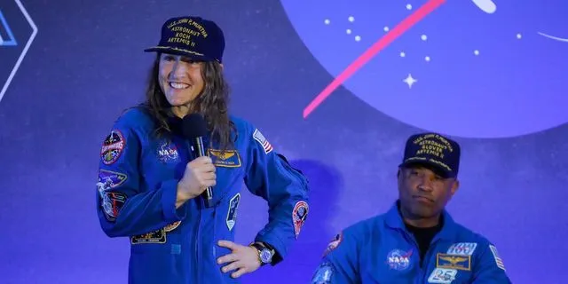 Christina Koch: Μαθαίνει να περπατά ξανά, μετά την επιστροφή του Artemis II – Βίντεο