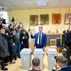 Ο Πέτερ Μαγιάρ, ηγέτης του κόμματος Tisza, σε εκλογικό τμήμα στη Βουδαπέστη της Ουγγαρίας - Κυριακή 12 Απριλίου 2026.