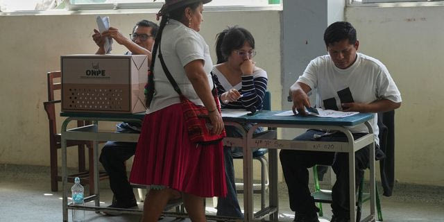 Εκλογές στο Περού: Η δεξιά Φουτζιμόρι προηγείται του ακροδεξιού Αλιάγα