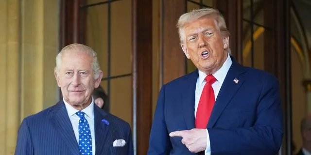Ο βασιλιάς Κάρολος συναντά τον Τραμπ, στην πιο δύσκολη αποστολή της βασιλείας του