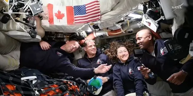 Οι αστροναύτες του Artemis II είδαν για πρώτη φορά “κάτι που δεν έχουμε ξαναδεί”