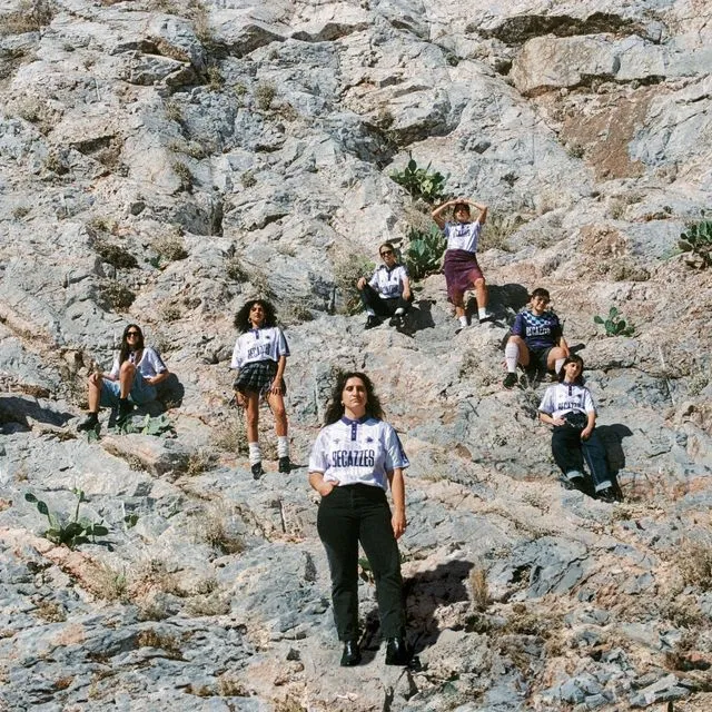 Οι Becazzes F.C. γουστάρουν την μπάλα, όχι τα στερεότυπα