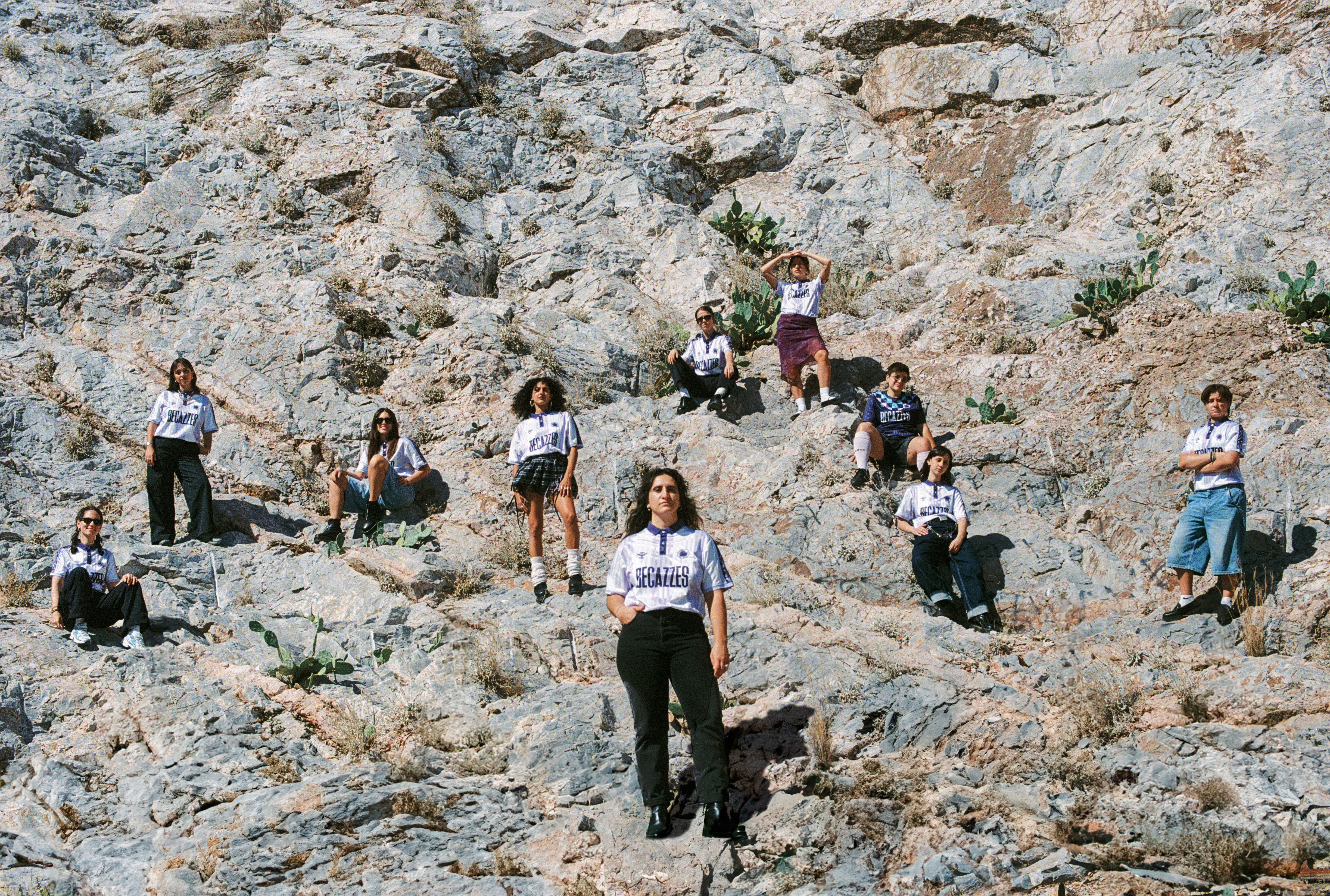 Οι Becazzes F.C. γουστάρουν τη μπάλα, όχι τα στερεότυπα