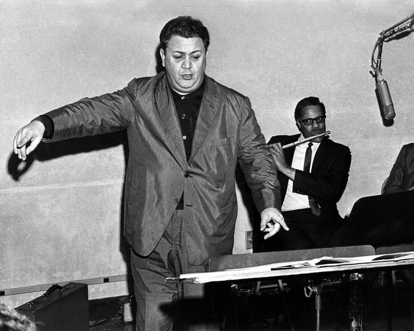 Ο Μάνος Χατζιδάκις