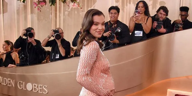 Η Hailee Steinfeld