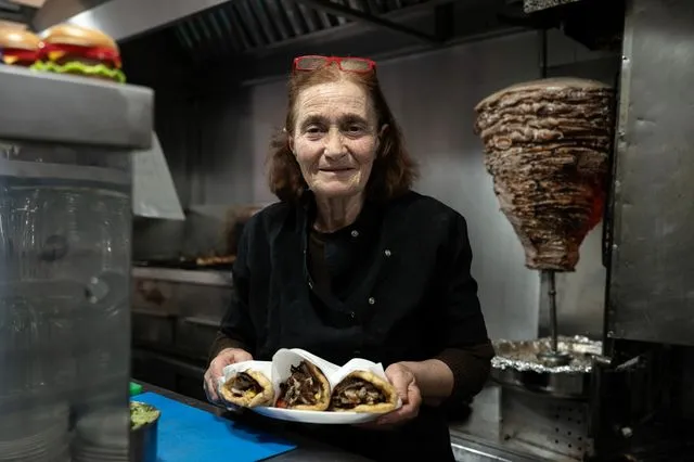 Snack Grill Express: Το γυράδικο που ανοίγει αργά για να αντέξει για πάντα