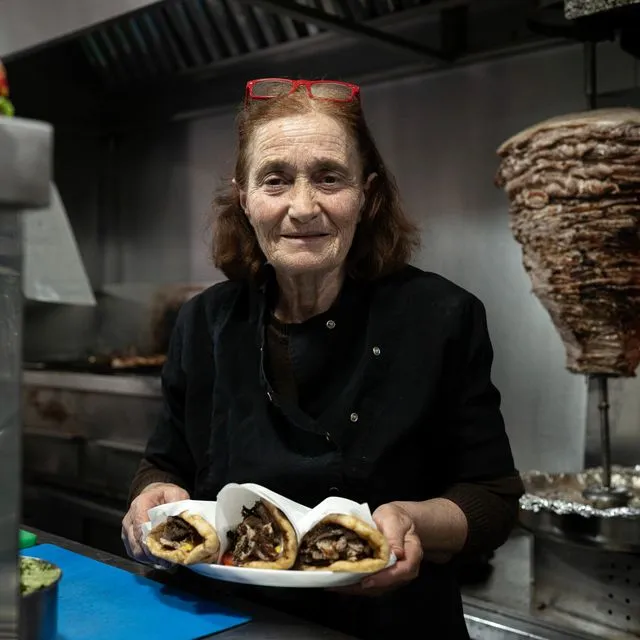 Snack Grill Express: Το γυράδικο που ανοίγει αργά για να αντέξει για πάντα