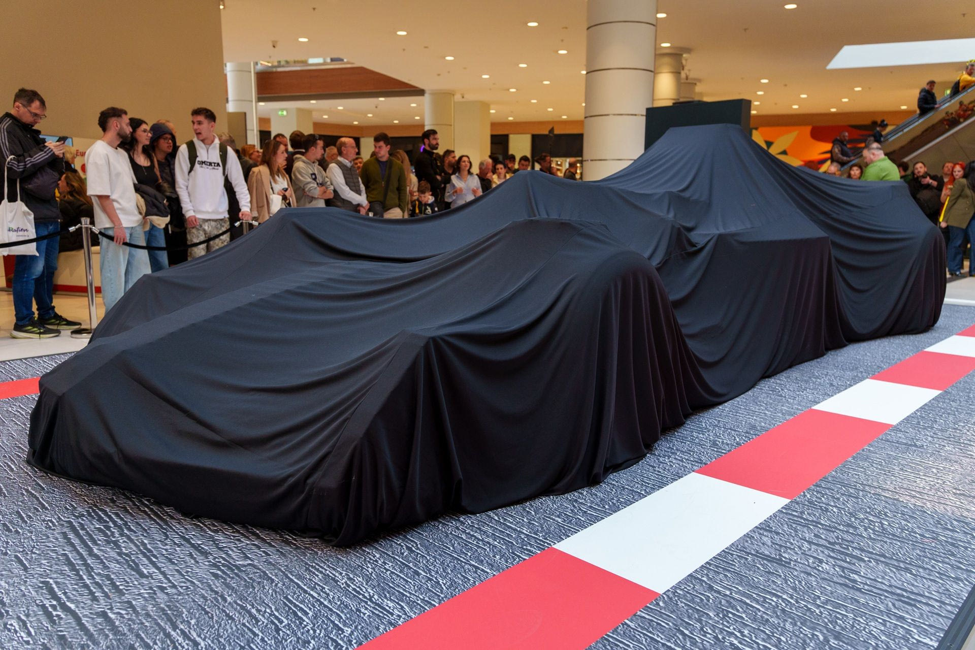 Λίγο πριν τα αποκαλυπτήρια