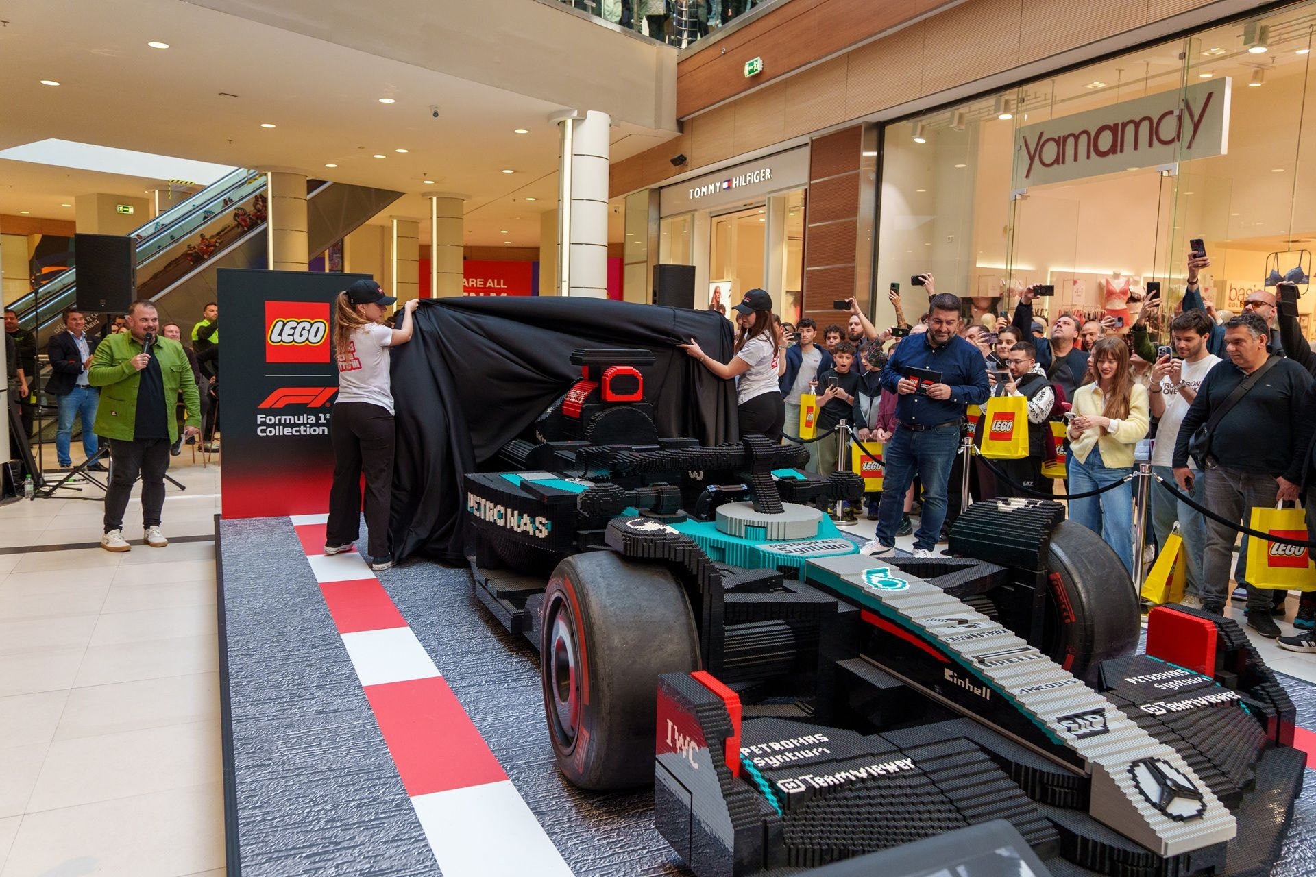 H LEGO® F1® Mercedes-AMG Petronas