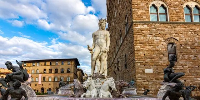 Φλωρεντία: Η δοκιμασία με τα… γεννητικά του όργανα του Ποσειδώνα κόστισε ακριβά σε μια τουρίστρια