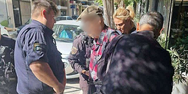 Η στιγμή της σύλληψης του 89χρονου στην Πάτρα
