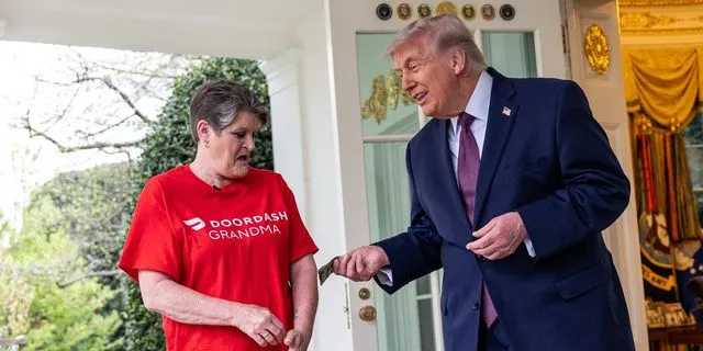 Αν ο Τραμπ ήταν παππούς σου, θα του είχες πάρει τα κλειδιά