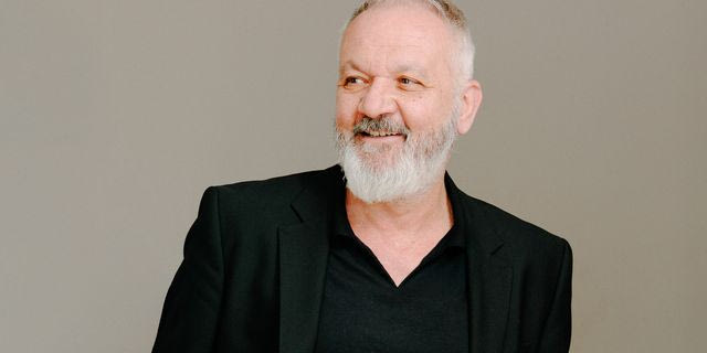 30 Χρόνια “Μέρες Αδέσποτες”: Ο Χρήστος Θηβαίος στο Θέατρο Βράχων