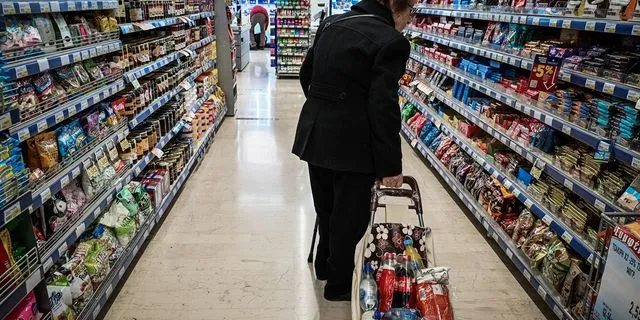 Σούπερ μάρκετ στην περιοχή του Κολωνού