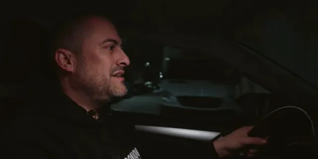 O Pan Pan μάς πήγε βόλτα με το αυτοκίνητό του – Τι μάς είπε για την “Ανισόπεδη Ντίσκο”;