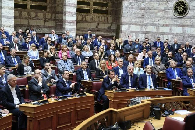 “Άνεμος” αντάρτικου στη ΝΔ για ΟΠΕΚΕΠΕ και ασυμβίβαστο