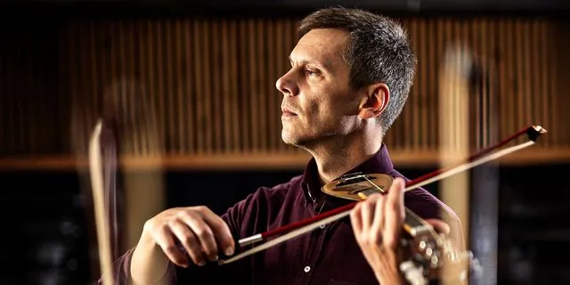 Βασίλης Προδρόμου: Μας ρίχνει στα δοξάρια και μιλά για τα τραγούδια που αφήνουν κάτι πίσω τους