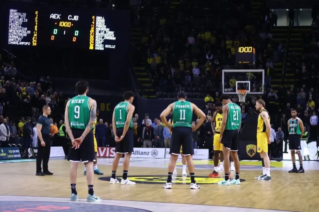 ΑΕΚ – Μπανταλόνα: Σιγή ενός λεπτού πριν το τζάμπολ στη μνήμη του Βασίλη Γκούμα