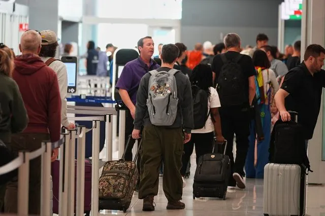 Σύστημα εισόδου-εξόδου της ΕΕ: Ταλαιπωρία για τους ταξιδιώτες – Χάος στα αεροδρόμια