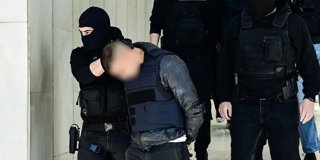 Στον εισαγγελέα οδηγήθηκαν οι τέσσερις συλληφθέντες για την δολοφονία του 27χρονου στο πάρκο Ασυρμάτου στον Άγιο Δημήτριο