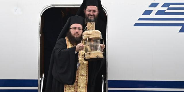 Έφτασε στην Ελλάδα το Άγιο Φως