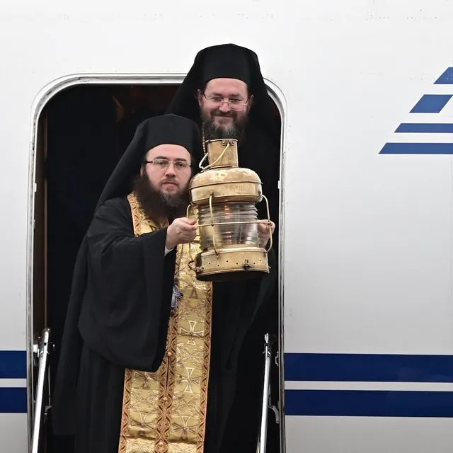 Έφτασε στην Ελλάδα το Άγιο Φως