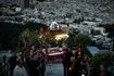 Πάσχα στην Αθήνα: Πού θα δούμε Επιτάφιο, πού θα κάνουμε Ανάσταση