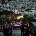 Πάσχα στην Αθήνα: Πού θα δούμε Επιτάφιο, πού θα κάνουμε Ανάσταση