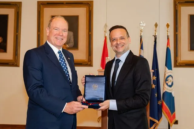 Το Μετάλλιο του Δήμου Αθηναίων στον πρίγκιπα Αλβέρτο Β’ του Μονακό