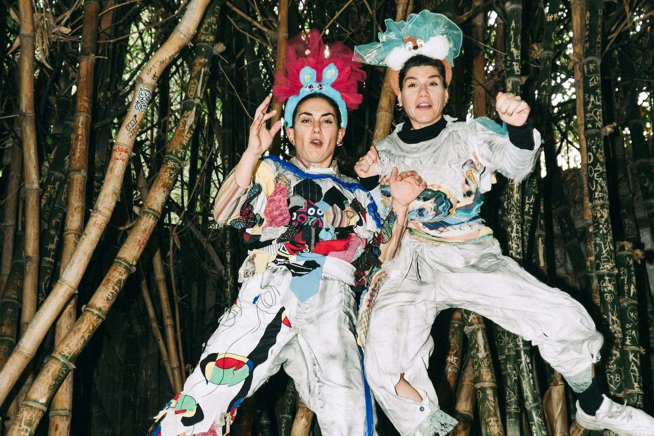 Μία σάτιρα ταράζει τα κλισέ του χορού στις Ροές