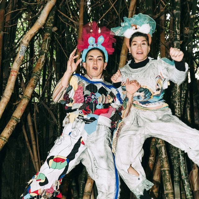 Μία σάτιρα ταράζει τα κλισέ του χορού στις Ροές