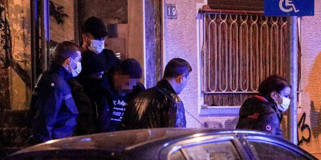 Αμπελόκηποι: “Ήμουν εν βρασμώ” λέει ο άνδρας που είχε τη σορό της γυναίκας του στο πατάρι