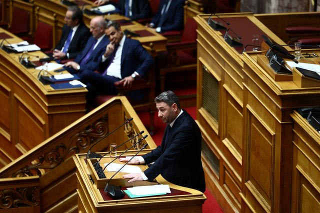Βουλή: Σύγκρουση Μητσοτάκη – Ανδρουλάκη για την ακρίβεια