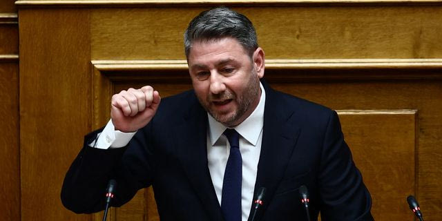 Ανδρουλάκης προς Μητσοτάκη: Εκλογές για να αναπνεύσει η χώρα