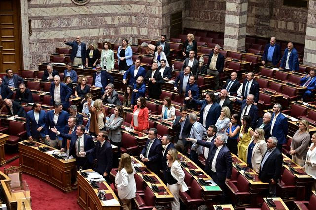 ΟΠΕΚΕΠΕ και υποκλοπές στην φαρέτρα της αντιπολίτευσης