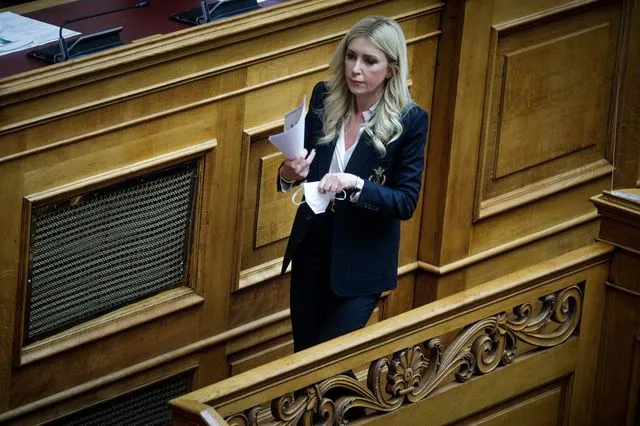 Φωτεινή Αραμπατζή