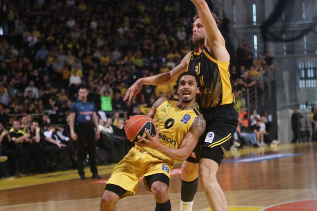 Άρης Betsson – ΑΕΚ 82-78: Οι Θεσσαλονικείς πήραν τη μάχη με σούπερ Μήτρου-Λονγκ