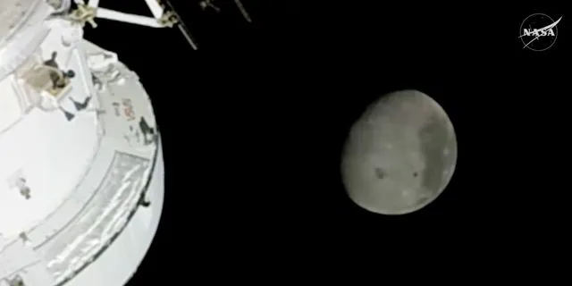 Artemis II: Κρατήρας στη Σελήνη πήρε το όνομα της εκλιπούσας συζύγου του αστροναύτη Ριντ Γουάιζμαν