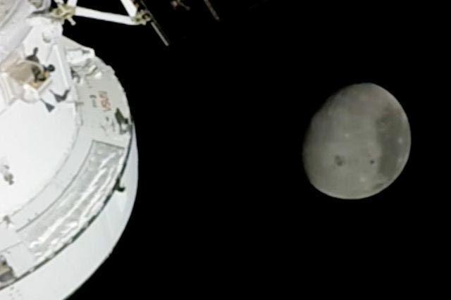 Artemis II: Κρατήρας στη Σελήνη πήρε το όνομα της εκλιπούσας συζύγου του αστροναύτη Ριντ Γουάιζμαν