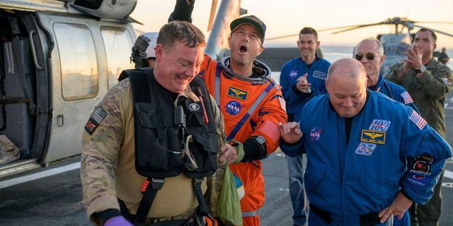 Artemis II: Καρέ καρέ η επιστροφή από τη Σελήνη στη Γη – Πώς άντεξε τις πύρινες θερμοκρασίες το Orion