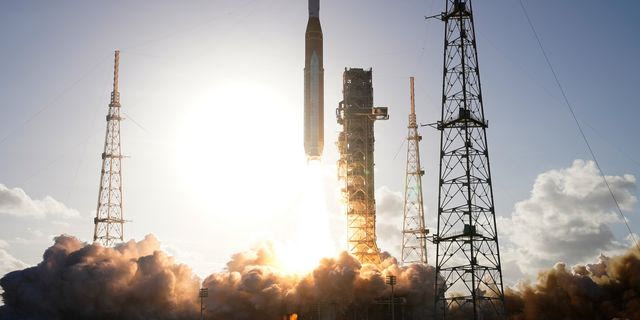 Γιατί επιστρέφουμε στη Σελήνη; Ειδικός δίνει 5 απαντήσεις