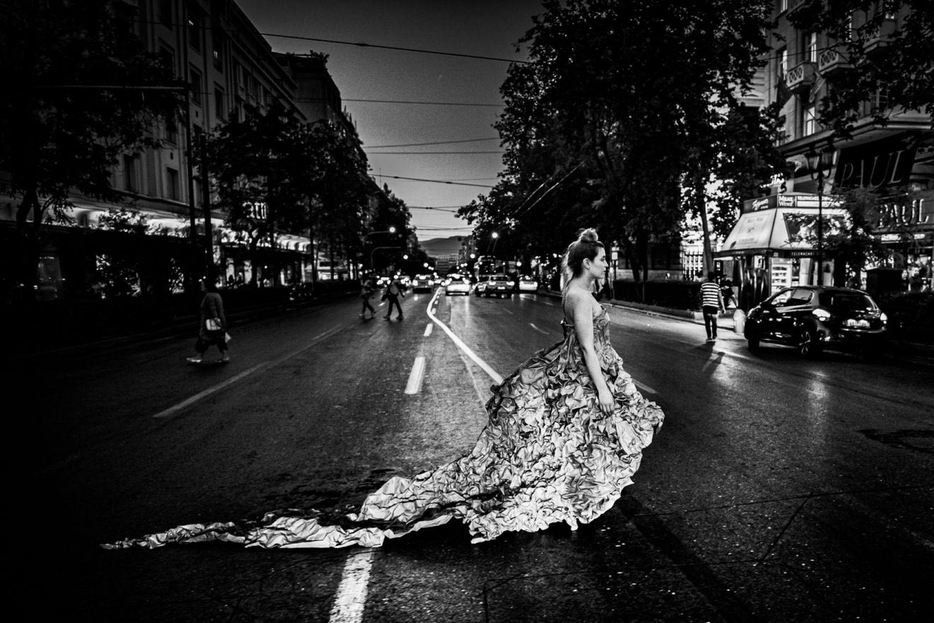 Πόσες παράλληλες πραγματικότητες ζωντανεύουν όταν η νύχτα “κερδίζει” την πόλη;