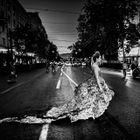 Πόσες παράλληλες πραγματικότητες ζωντανεύουν όταν η νύχτα “κερδίζει” την πόλη;