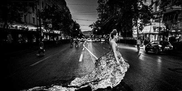 Πόσες παράλληλες πραγματικότητες ζωντανεύουν όταν η νύχτα “κερδίζει” την πόλη;