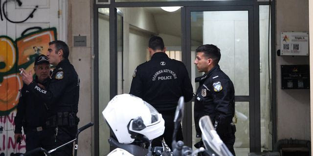 Νεκρή γυναίκα που έπεσε από μπαλκόνι διαμερίσματος στο κέντρο της Αθήνας