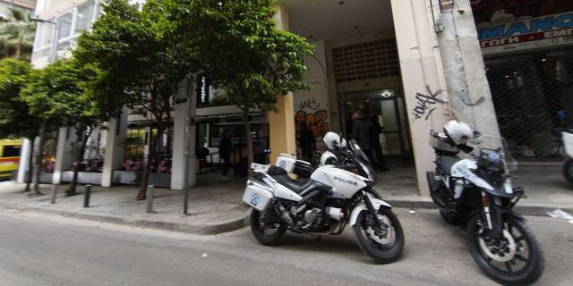 Θρίλερ με τη νεκρή γυναίκα στο κέντρο της Αθήνας – Τα σενάρια που εξετάζει η ΕΛΑΣ