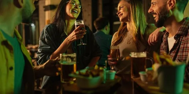 Είναι η νέα τάση τα smartphone free εστιατόρια και μπαρ;