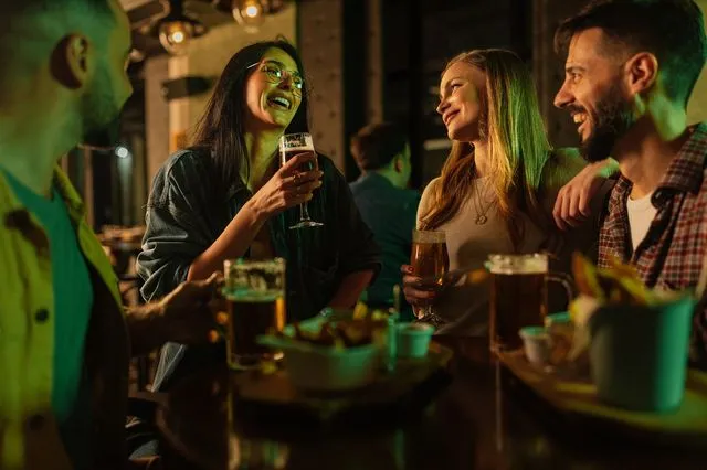 Είναι η νέα τάση τα smartphone free εστιατόρια και μπαρ;