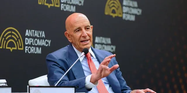 Τομ Μπάρακ: “Αν μιλήσω για τα ελληνοτουρκικά θα μου απαγορεύσουν να ξαναπάω στη Μύκονο”